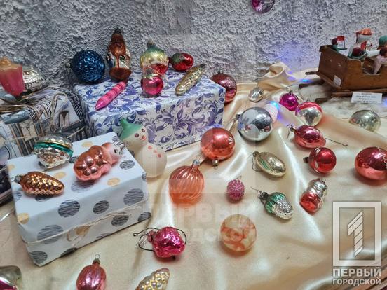 Для мешканців Кривого Рогу відкрили виставку старих ялинкових іграшок та прикрас | Новини Кривий Ріг7