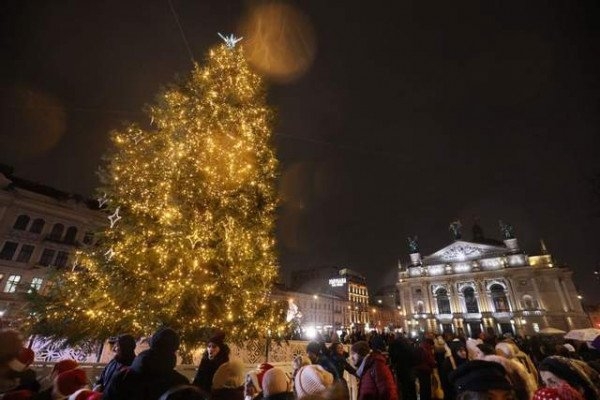 Как выглядят новогодние елки в Украине — лучшие фото | Новости Кривого Рога7