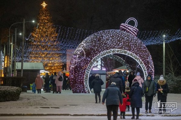 Как выглядят новогодние елки в Украине — лучшие фото | Новости Кривого Рога2
