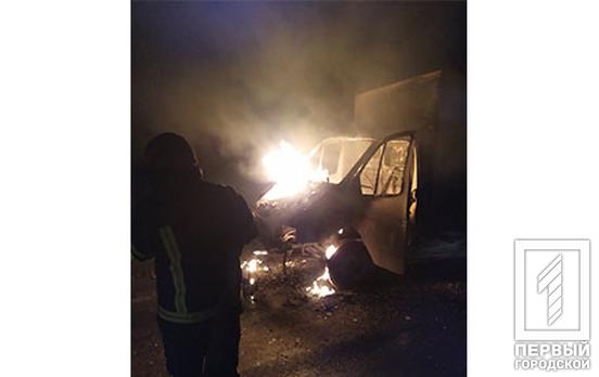 На трасі поблизу Кривого Рогу згоріла вантажівка, що везла хліб