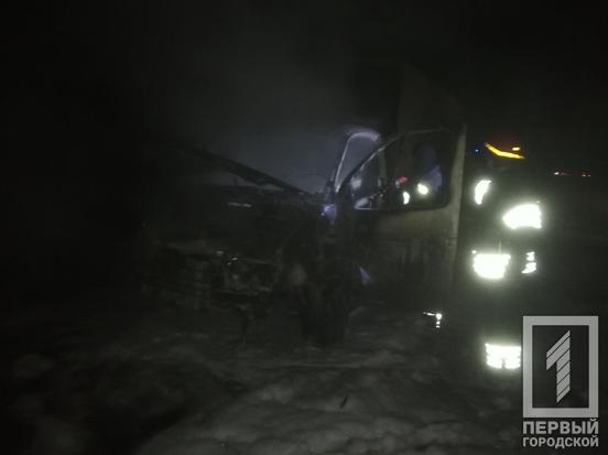 На трасі поблизу Кривого Рогу згоріла вантажівка, що везла хліб | Новини Кривий Ріг5