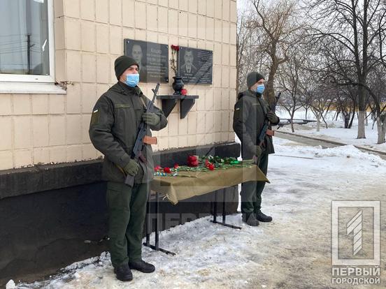 Понад пів сотні грамот та подяк вручили військовим у Кривому Розі на честь 30-річчя частини 3011 Національної гвардії | Новини Кривий Ріг15
