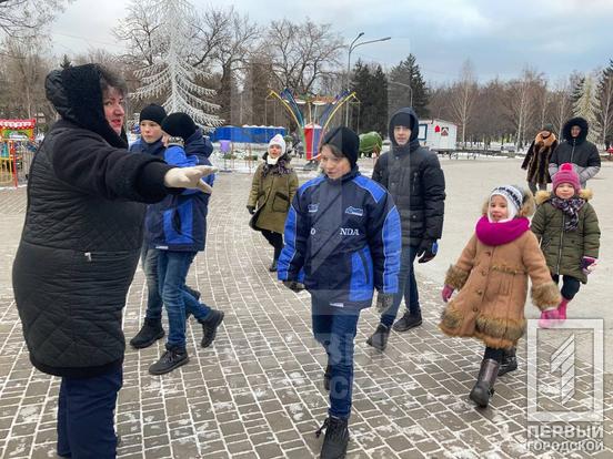 У Кривому Розі для малечі, що потрапила у скрутне сімейне становище, влаштували свято за сприяння підприємців міста | Новини Кривий Ріг16