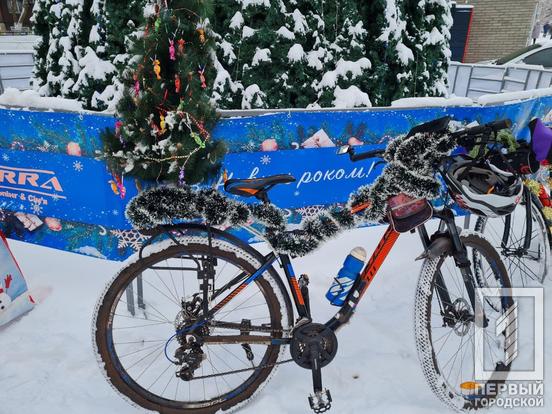 У Кривому Розі стартував благодійний велопробіг Дідів Морозів | Новини Кривий Ріг3