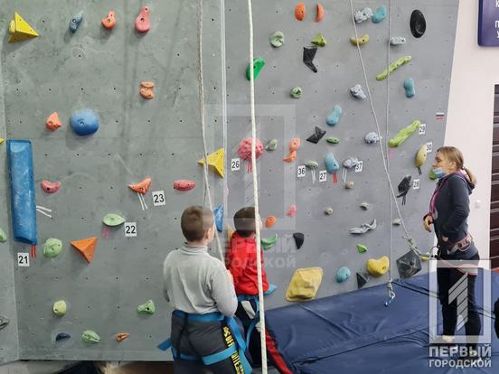 Інший – не значить гірший: на базі педагогічного університету Кривого Рогу пройшли змагання зі скелелазіння для особливих дітей | Новини Кривий Ріг12
