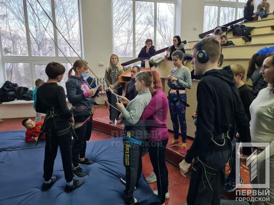 Інший – не значить гірший: на базі педагогічного університету Кривого Рогу пройшли змагання зі скелелазіння для особливих дітей | Новини Кривий Ріг9