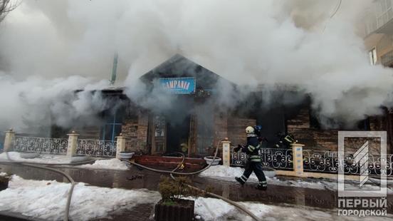 Масштабна пожежа: у центрі Кривого Рогу горить кафе | Новини Кривий Ріг8