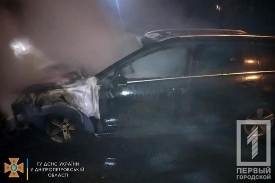 Вночі поблизу одного з будинків у Кривому Розі загорівся автомобіль | Новини Кривий Ріг1