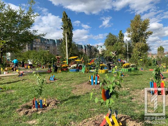 В одному з мікрорайонів Кривого Рогу облаштували «Сад гібіскусів» в пам’ять про полеглих у війні з окупантами військових1