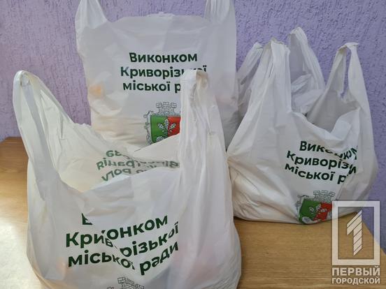 За четверту хвилю видачі продуктових наборів мешканцям Покровського району Кривого Рогу мають видати 8,5 тисяч пакунків від міської влади5