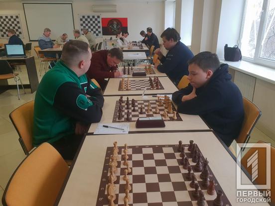 18 провідних шахістів Кривого Рогу змагаються за першість на 72 Чемпіонаті міста серед чоловіків6