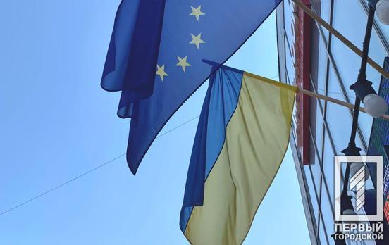 Майже 90% українців найближчим частом підтримали б вступ до ЄС та НАТО у разі проведення референдуму, – опитування
