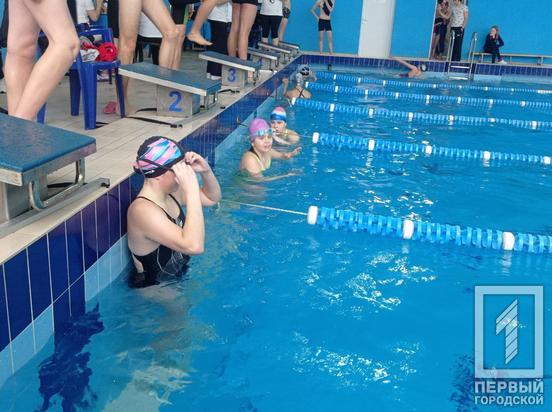 «Об’єднані заради перемоги»: у рамках благодійного марафону у Кривому Розі стартував міський чемпіонат із плавання серед юніорів9