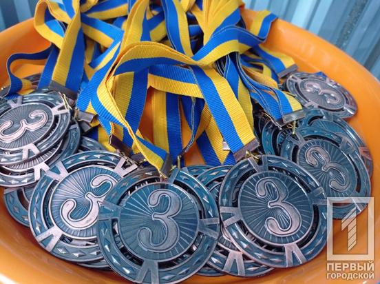«Об’єднані заради перемоги»: у рамках благодійного марафону у Кривому Розі стартував міський чемпіонат із плавання серед юніорів4