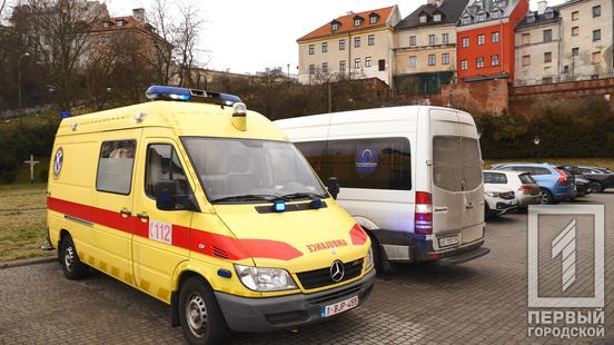На потреби Кривого Рогу передали нову карету швидкої допомоги та різноманітне обладнання від міста-партнера Любліна8
