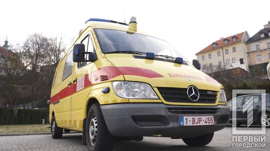 На потреби Кривого Рогу передали нову карету швидкої допомоги та різноманітне обладнання від міста-партнера Любліна3