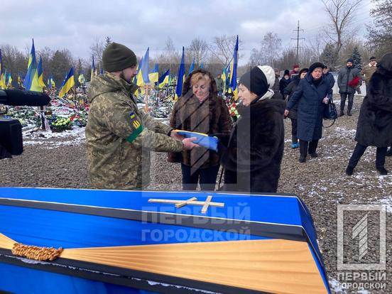 В останню путь в Кривому Розі провели полеглого за незалежність України військового Дениса Миронова5