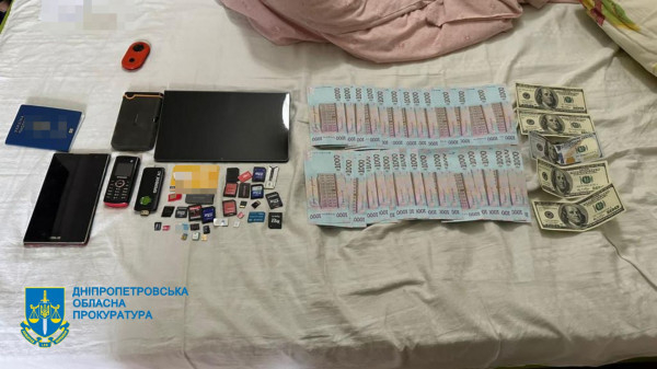 8 тисяч доларів за фальшиві медичні документи: на Дніпропетровщині жінка і два чоловіка організували схему переправлення через державний кордон 