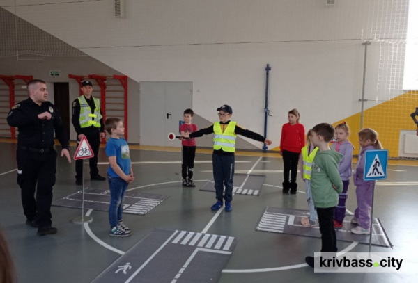Головне - безпека школярів: у Глеюватській громаді поліцейські пояснювали дітям правила дорожнього руху3