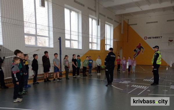 Головне - безпека школярів: у Глеюватській громаді поліцейські пояснювали дітям правила дорожнього руху1