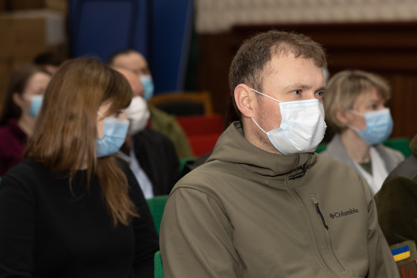 Одному з медзакладів Дніпропетровщини, в якому рятують воїнів, передали необхідне для лікування обладнання3