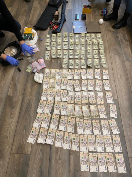 Під Кривим Рогом припинено діяльність злочинного наркоугруповання, вилучено наркотиків на 7,3 млн гривень8