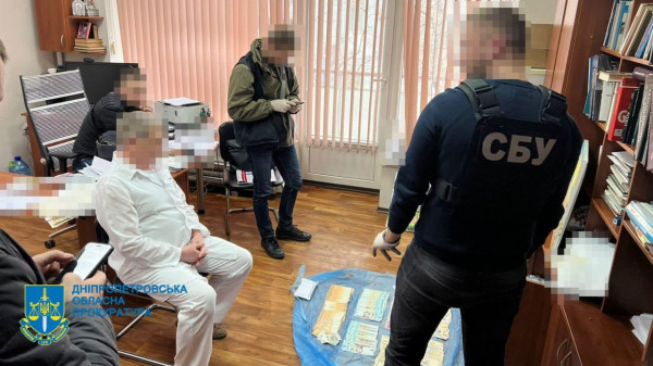 У комунальному медзакладі Дніпропетровщини викрито масштабну схему з продажу пацієнтам «безкоштовних» ліків5