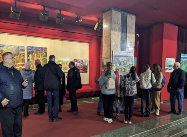 Художню виставку «Кривий Ріг нескорений» експонують в музеї історії Кам'янського2