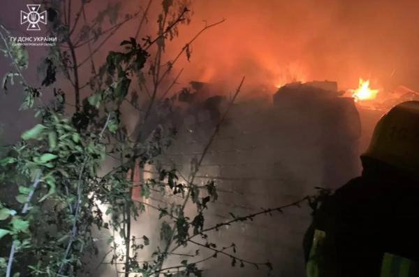 У селі на Криворіжжі сталася потужна пожежа на літній кухні2