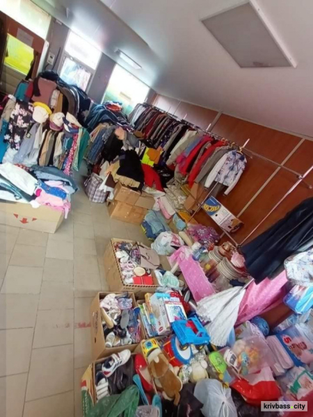 Криворіжці можуть принести вживаний літній одяг та іграшки до волонтерського штабу на Карачунах0