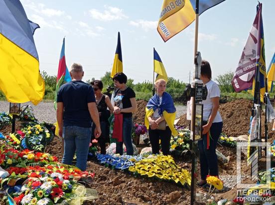 Маріуполь – найболючіша рана України: у Кривому Розі панахидою вшанували полеглих та полонених захисників1
