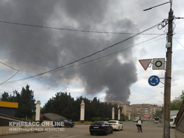 На площі Визволеня у Центрально - Міському районі дуже димно - десь недалеко виникла пожежа0
