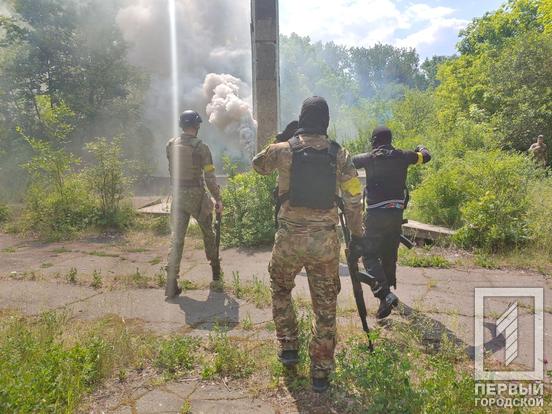 Навчання для військовослужбовців у Кривому Розі: воїни готуються до контрнаступу та на практиці відточують навички штурмових дій7