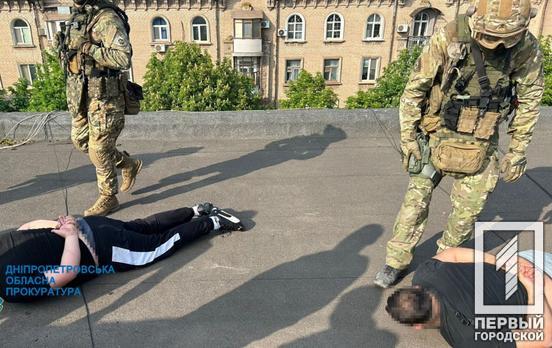 Правоохоронці викрили «смотрящего» за Кривим Рогом, який зі спільниками «вибивав» неіснуючі борги