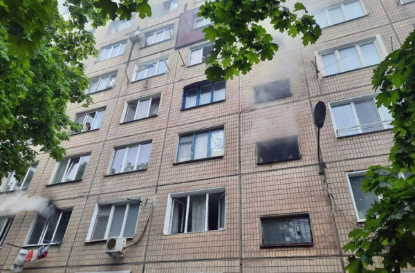 У Кривому Розі зайнялася квартира у багатоповерхівці, довелося евакуювати людей - фото, відео1