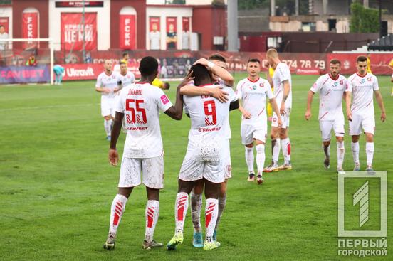 В останньому домашньому матчі сезону криворізький «Кривбас» здолав харківський «Металіст» з рахунком 2:04
