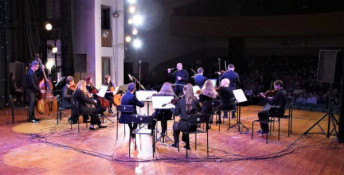 З творчим подарунком - Благодійним святковим концертом до Кривого Рогу завітав камерний оркестр «Ренесанс» з Маріуполя2