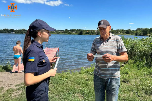 Криворізькі надзвичайники піклуються про безпеку відпочивальників на водних об’єктах міста4