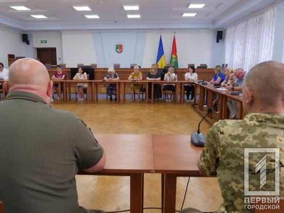 Маємо гідно вшанувати пам'ять Героїв: у Кривому Розі родини загиблих військових хочуть, щоб в місті якнайшвидше з’явились Меморіал на секторі військових поховань та Алея Слави, присвячені подвигу полеглих захисиків6