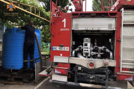 Минулого тижня рятувальниками області доставили у зневоднені райони Дніпропетровщини понад 13 тисяч тон води  4