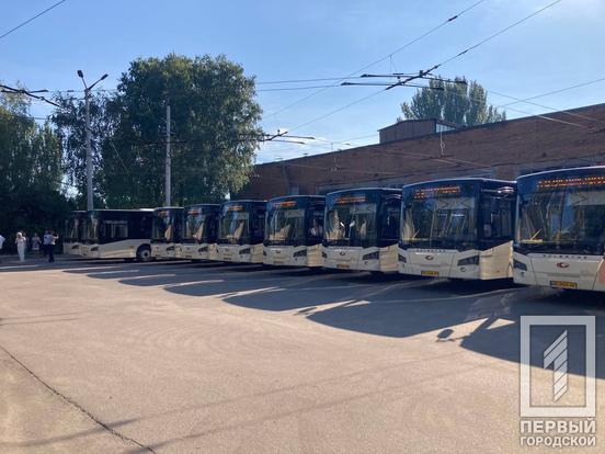 О. Вілкул: 10 нових великих сучасних автобуси, придбаних за рахунок міськбюджету, вийшли на маршрути у Кривому Розі. Також, для зручності криворіжців запускаємо новий маршрут №8, а на трьох - збільшуємо кількість автобусів (МАРШРУТИ та ГРАФІКИ)6