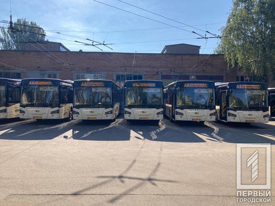 О. Вілкул: 10 нових великих сучасних автобуси, придбаних за рахунок міськбюджету, вийшли на маршрути у Кривому Розі. Також, для зручності криворіжців запускаємо новий маршрут №8, а на трьох - збільшуємо кількість автобусів (МАРШРУТИ та ГРАФІКИ)8