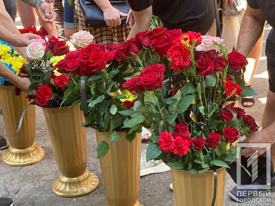 Поклик захищати мирних був у серці: у Кривому Розі провели у вічність «айдарівця» Владислава Свиридова4