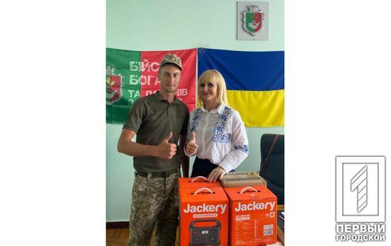 Винищуватимемо окупантів ще потужніше: Рада оборони Кривого Рогу надала українським захисникам монокуляри, авто, планшети та ноутбуки