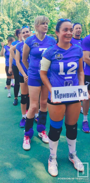 Забивали м’ячі заради підтримки ЗСУ: криворізькі волейболістки перемогли на турнірі у Полтаві4