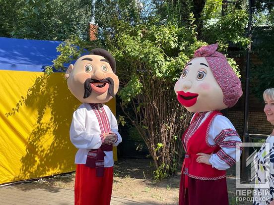 Зваблива малина, соковиті сливи та п’янкий мед для донатів на ЗСУ: у Кривому Розі проходить ярмарок «Саксаганські смаковеньки»2