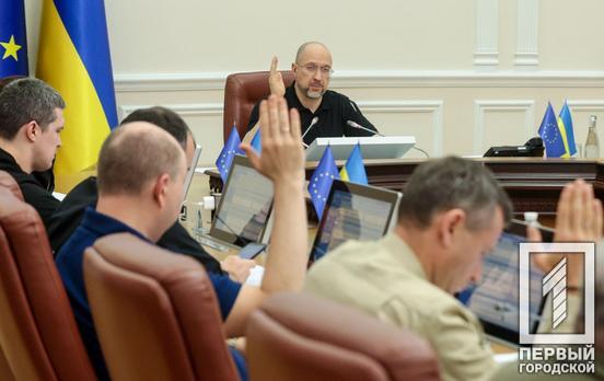 1 трильйон 685 мільярдів гривень на оборону, а мінімалка 7 100 гривень: уряд ухвалив проект держбюджету на 2024 рік