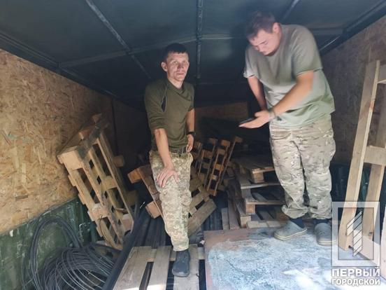 Автівки Nissan, Mitsubishi, Chevrolet, квадрокоптери і матеріали для кращого облаштування позицій: Рада оборони Кривого Рогу за тиждень підсилила можливості оборонців України на +8 млн грн5