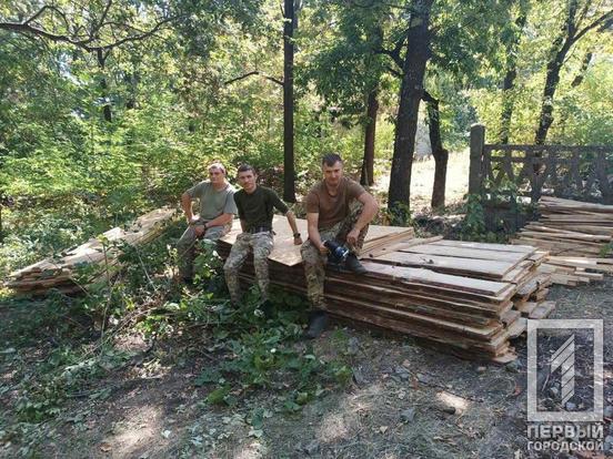 Автівки Nissan, Mitsubishi, Chevrolet, квадрокоптери і матеріали для кращого облаштування позицій: Рада оборони Кривого Рогу за тиждень підсилила можливості оборонців України на +8 млн грн2