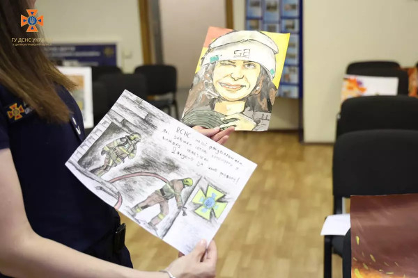 Дівчатка з Кривого Рогу стали переможницями обласного етапу конкурсу малюнку від ДСНС8